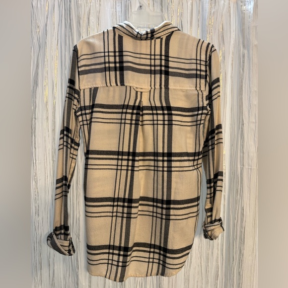 ✨AE PLAID BUTTON UP - Picture 3 of 4